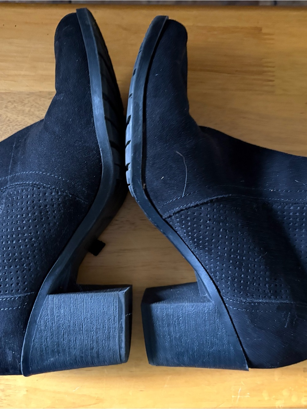 Arizona Jean Company Black Suede Block Heel Ankle Boots